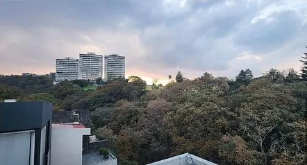 Residencia con terraza y domo central en Bosque Real — fotografía 5