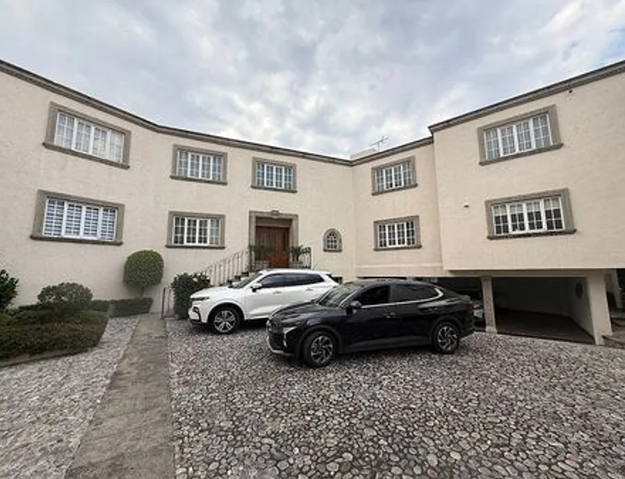 Residencia con amplio jardín en Jardines del Pedregal — fotografía 1