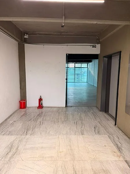 Oficinas corporativas sobre avenida División del Norte — fotografía 9